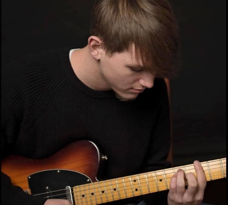 2022 Deep Roots Summer Series – Clayton Moulder @ Darry’s Food & Drink